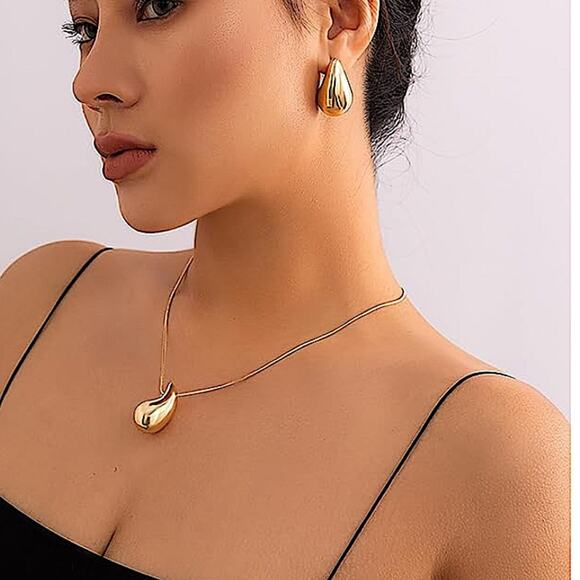 Stampd Jewelry - Gold Water Drop Necklace Matching Earrings Set